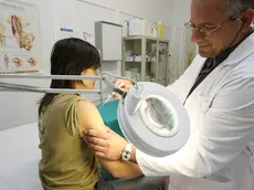 Un medico di base al lavoro