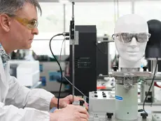 Nei laboratori di Certottica decine di test di affidabilità e resistenza per numerosi prodotti del made in Veneto