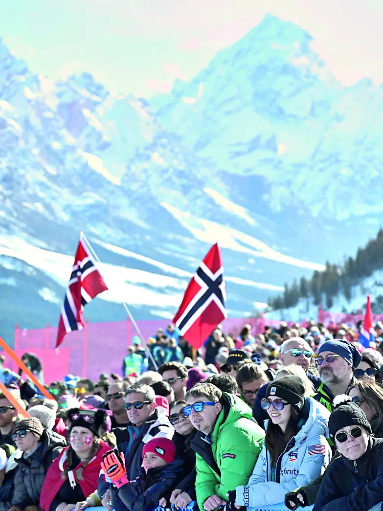 Pubblico e tifo sulle Tofane dove si stanno disputando le gare olimpiche di sci alpino donne