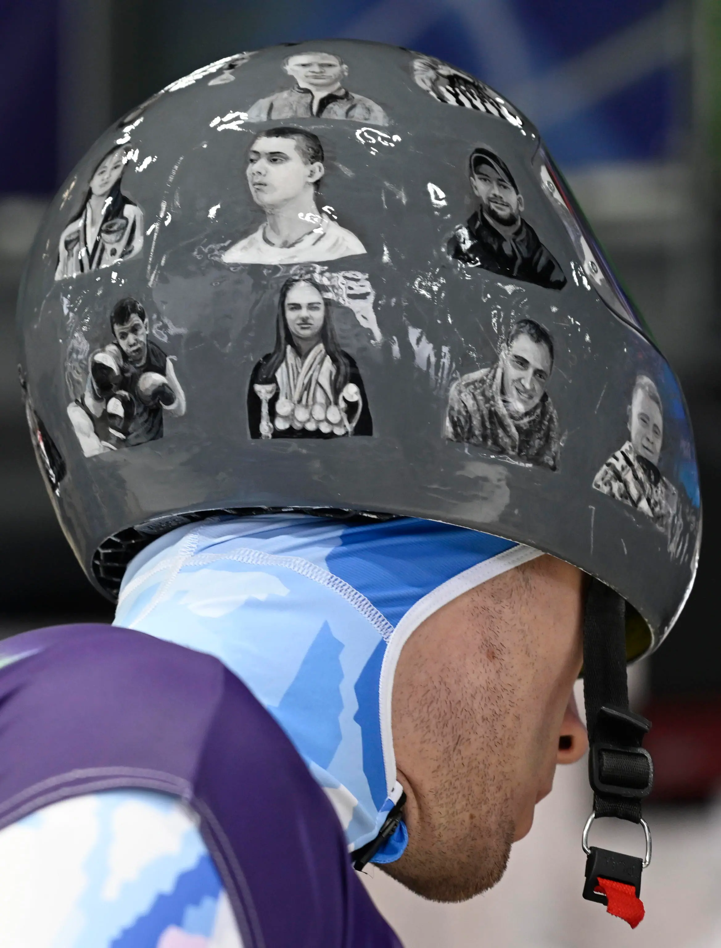 Il casco dell'atleta ucraino Vladyslav Heraskevych