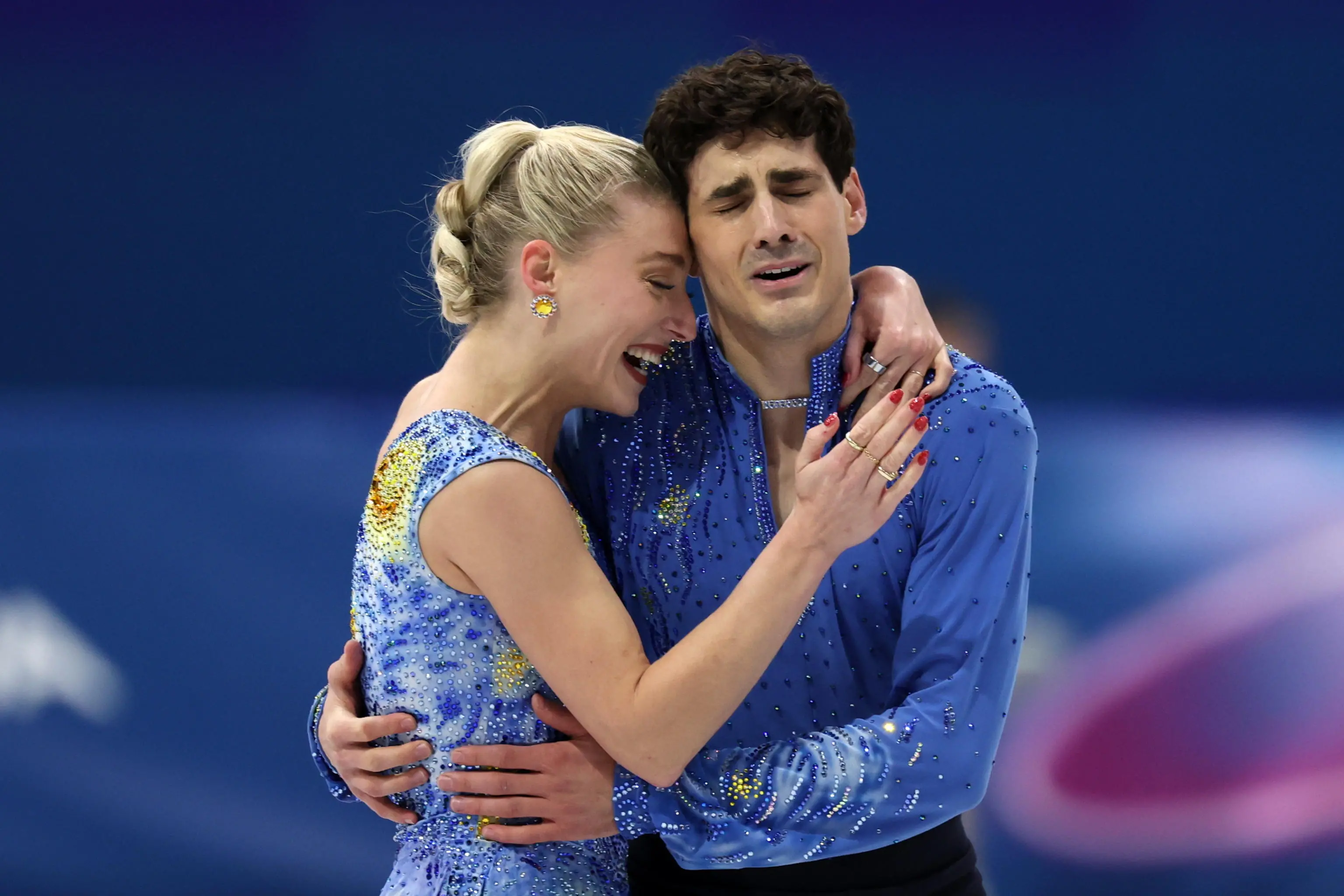 I canadesi Piper Gilles e Paul Poirier al termine dell'esibizione nel pattinaggio di figura