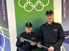La polizia restituisce la fiaccola olimpica sparita dal villaggio di Cortina