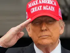 Trump con il cappellino "Make America Great Again", spesso abbreviato con la sigla MAGA
