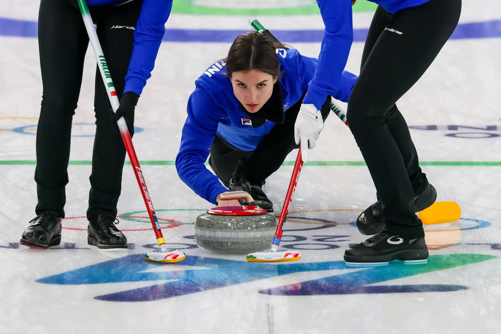 Da Mattarella sul tram alla fuga dalla pista Lie McGrath dopo la caduta, ecco la (nostra) fotogallery con i momenti più iconici da Milano a Cortina di un'Olimpiade destinata a entrare nella storia dei Giochi invernali. E non solo per lo sport.