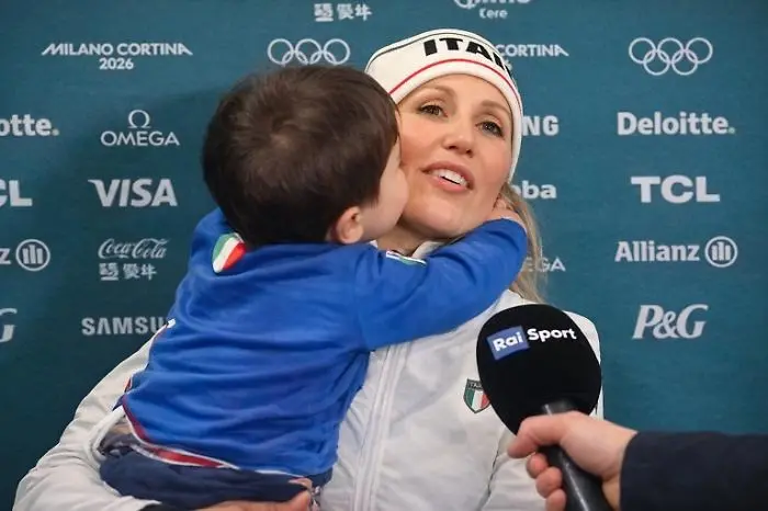 Da Mattarella sul tram alla fuga dalla pista Lie McGrath dopo la caduta, ecco la (nostra) fotogallery con i momenti più iconici da Milano a Cortina di un'Olimpiade destinata a entrare nella storia dei Giochi invernali. E non solo per lo sport.
