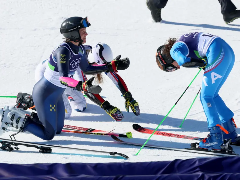 Da Mattarella sul tram alla fuga dalla pista Lie McGrath dopo la caduta, ecco la (nostra) fotogallery con i momenti più iconici da Milano a Cortina di un'Olimpiade destinata a entrare nella storia dei Giochi invernali. E non solo per lo sport.