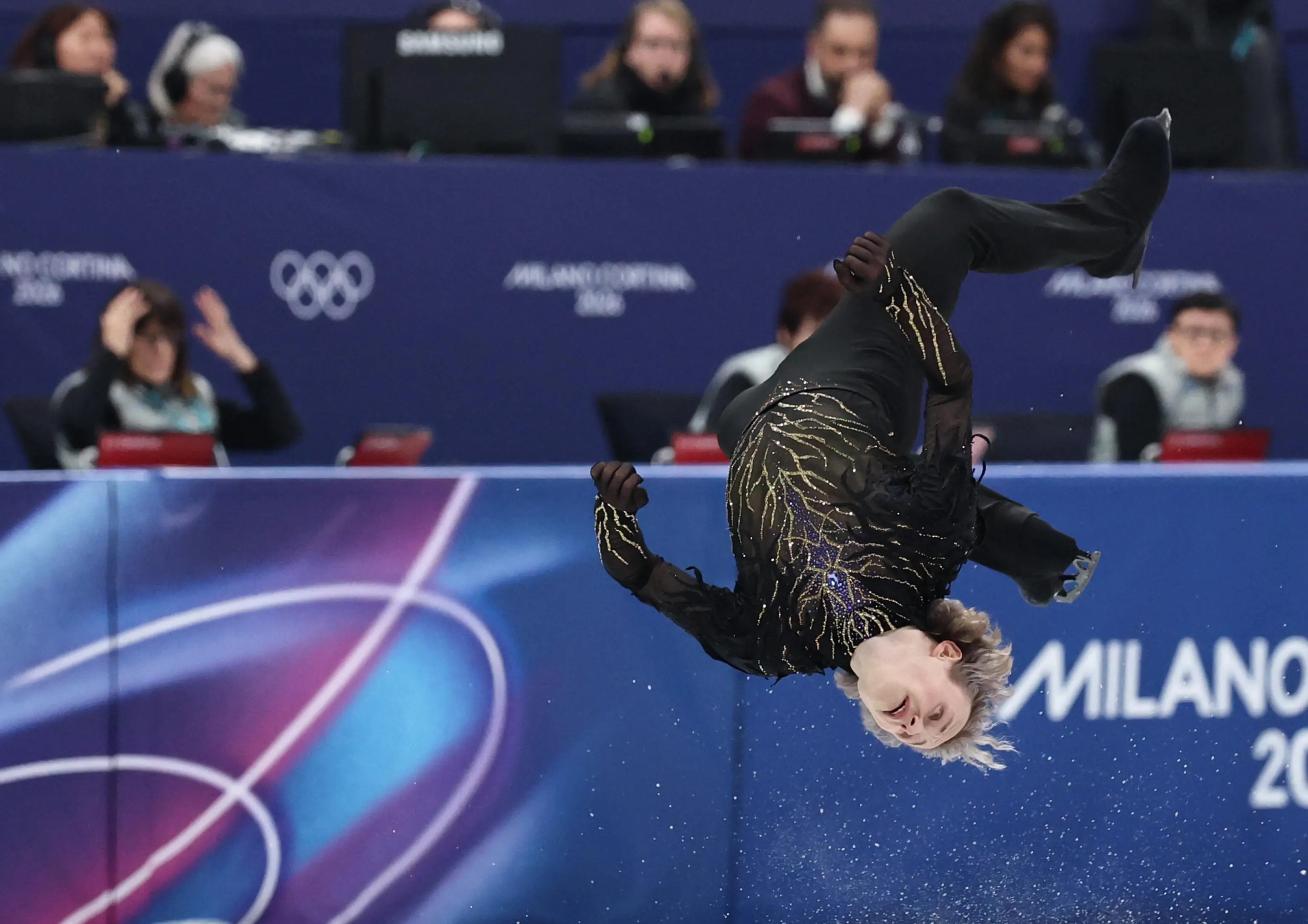 Da Mattarella sul tram alla fuga dalla pista Lie McGrath dopo la caduta, ecco la (nostra) fotogallery con i momenti più iconici da Milano a Cortina di un'Olimpiade destinata a entrare nella storia dei Giochi invernali. E non solo per lo sport.