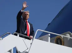 Il presidente americano Donald Trump si imbarca sull'Air Force One: ha promesso di scaldare i motori qualora il team maschile di hockey dovesse andare in finale a Milano il 22 febbraio Foto: Alex Wong/AFP/ANSA