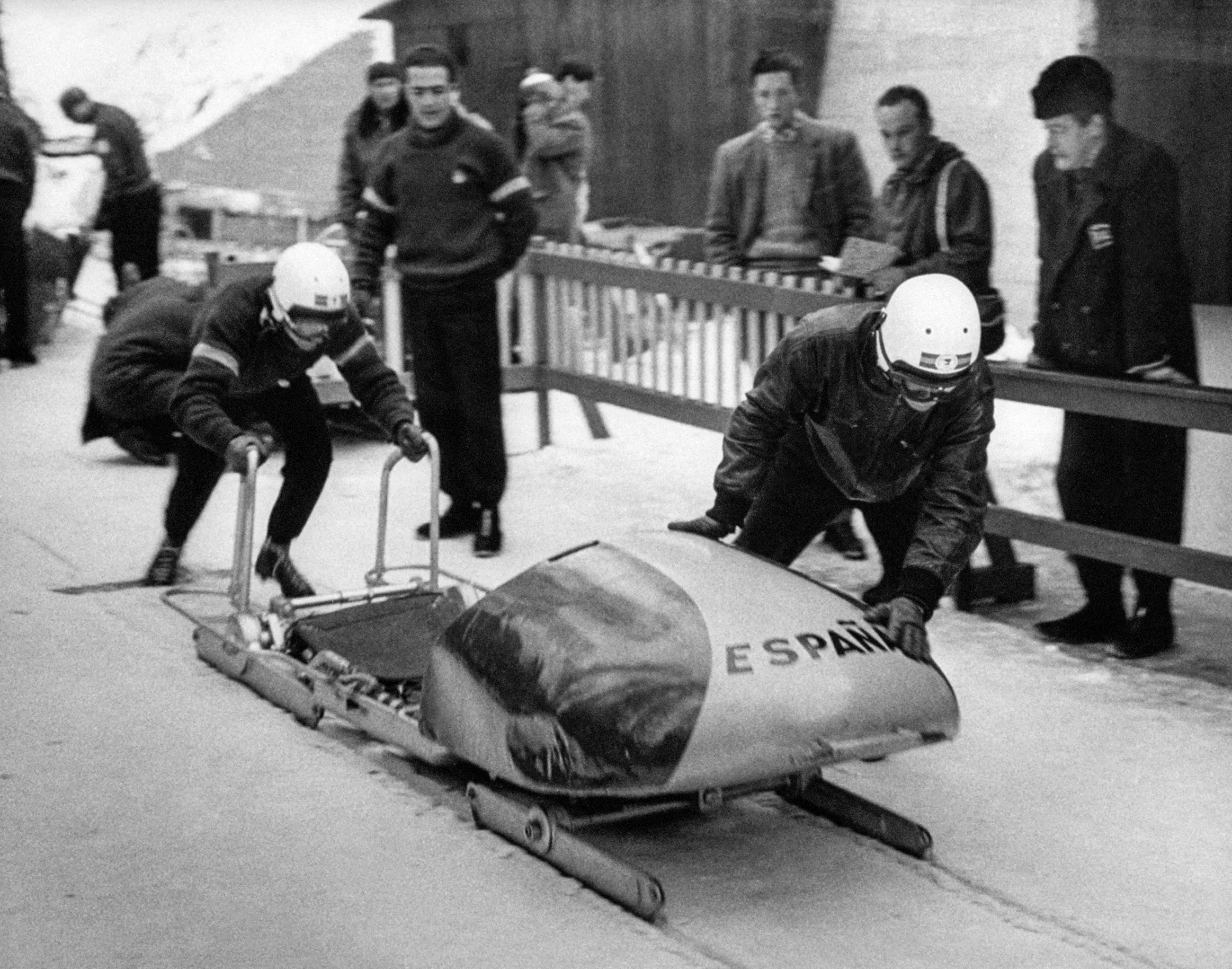 Primo piano di un bob a due durante i Giochi olimpici invernali del 1956. Cortina d’Ampezzo, Italia. Immagine di George Silk. © 1956. The Picture Collection LLC.