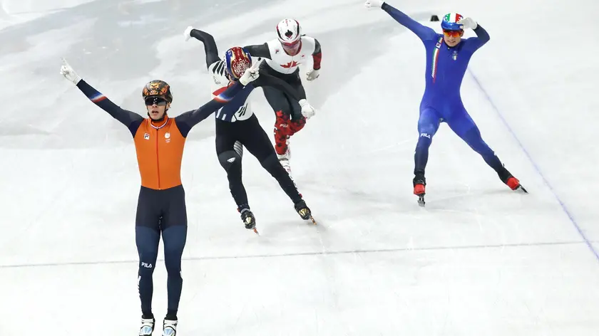 L'arrivo della staffetta dello short track