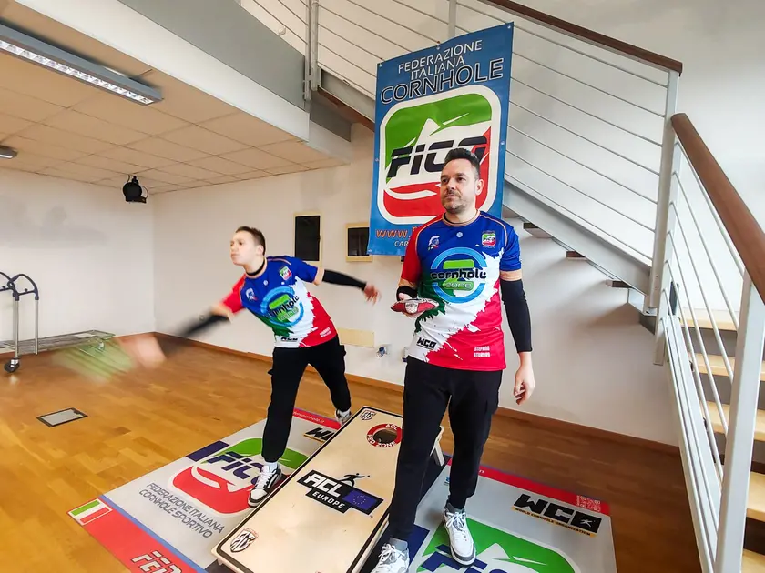 Tommaso e Stefano Sturaro impegnati in un lancio