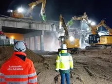 La demolizione di un vecchio viadotto sul tratto veneto dell'A4