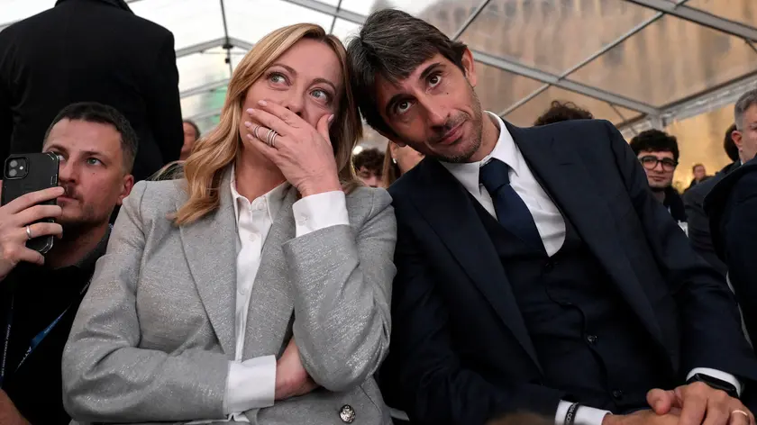 Giorgia Meloni assieme a Giovanni Donzelli (foto Ansa)