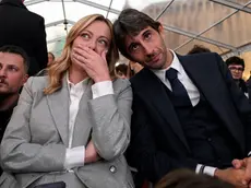 Giorgia Meloni assieme a Giovanni Donzelli (foto Ansa)