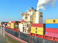 Lo stretto di Hormuz divide la penisola arabica dalle coste dell'Iran