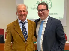 Passaggio di testimone da Domenico Brugnoni (sin) a Marco Bussone