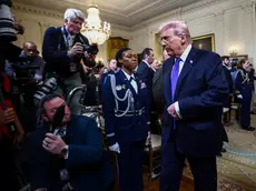 Donald Trump a una cerimonia alla Casa Bianca (foto Epa)