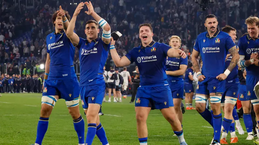 La festa azzurra dopo la vittoria all'Olimpico