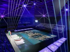 Il rendering della cerimonia conclusiva delle Paralimpiadi di invernali 2026 all’interno dello stadio del curling di Cortina