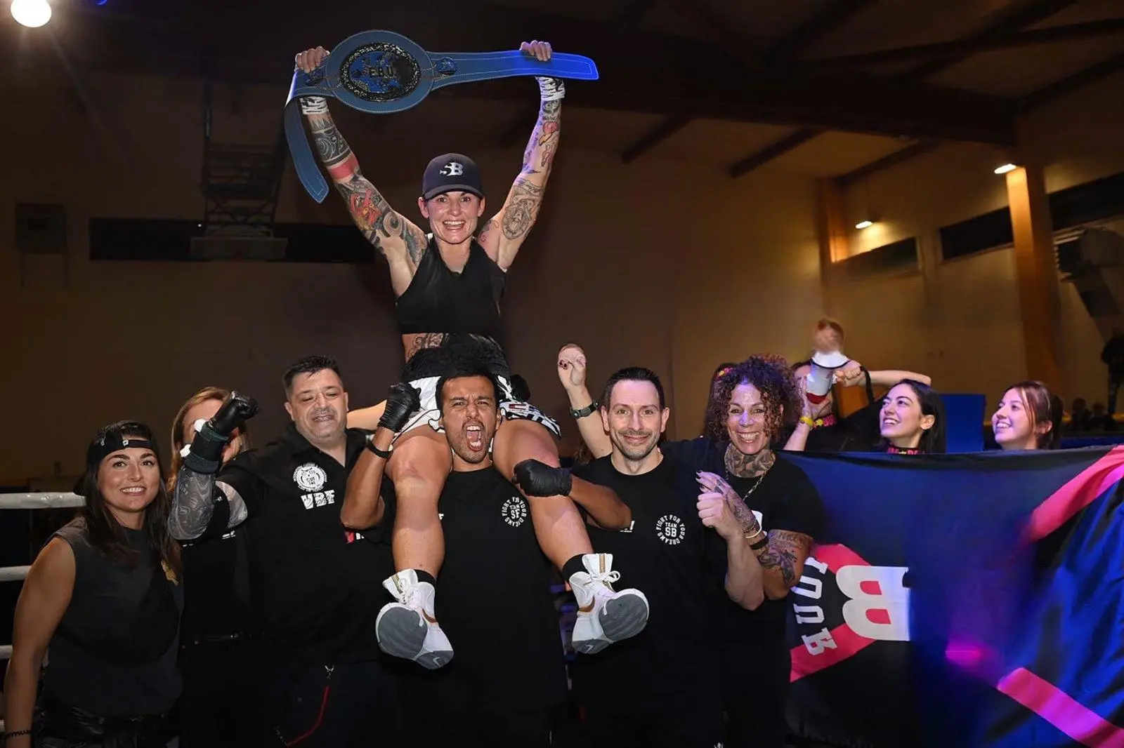 Bortot, qui mentre festeggia con il titolo europeo Ebu dei superleggeri