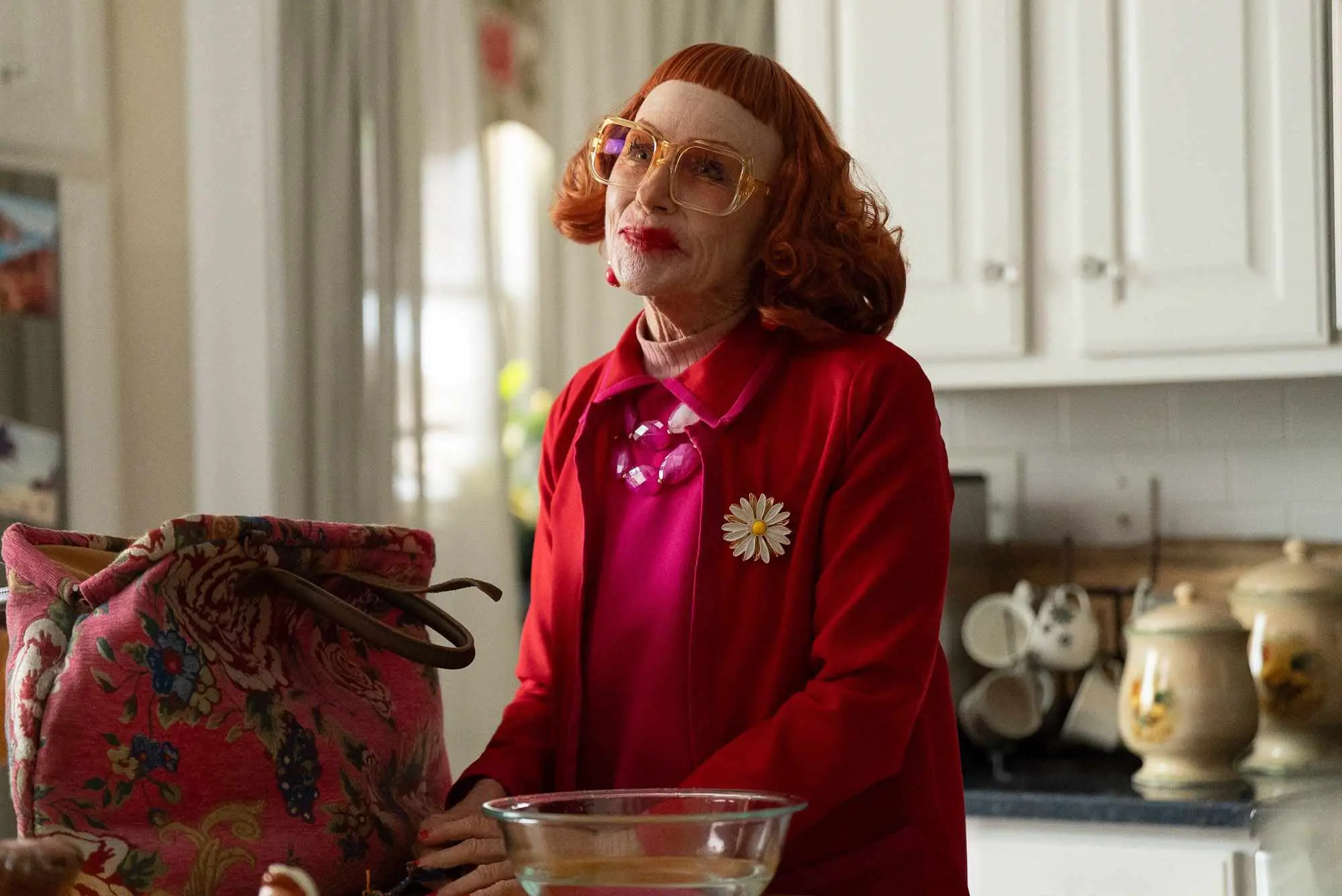 L’attrice Amy Madigan in “Weapons”