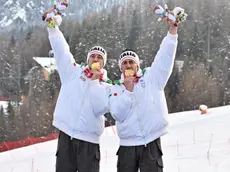 Giacomo Bertagnolli, con la guida Andrea Ravelli, conquista la medaglia d'oro nello slalom paralimpico di Milano Cortina