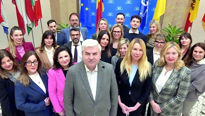 Lo staff: il gruppo che lavora nella sede Cei di Trieste (foto Bruni)