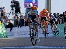 Alessandro Pinarello scatta verso il traguardo (Foto Sprintcycling)