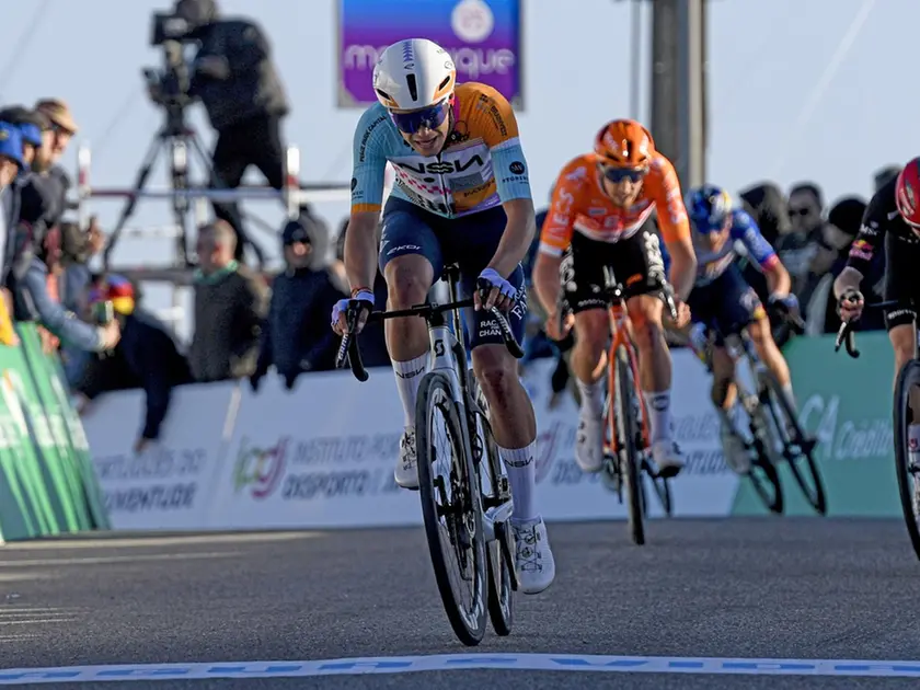 Alessandro Pinarello scatta verso il traguardo (Foto Sprintcycling)