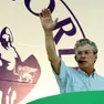 Umberto Bossi sul palco di Pontida nel 2005