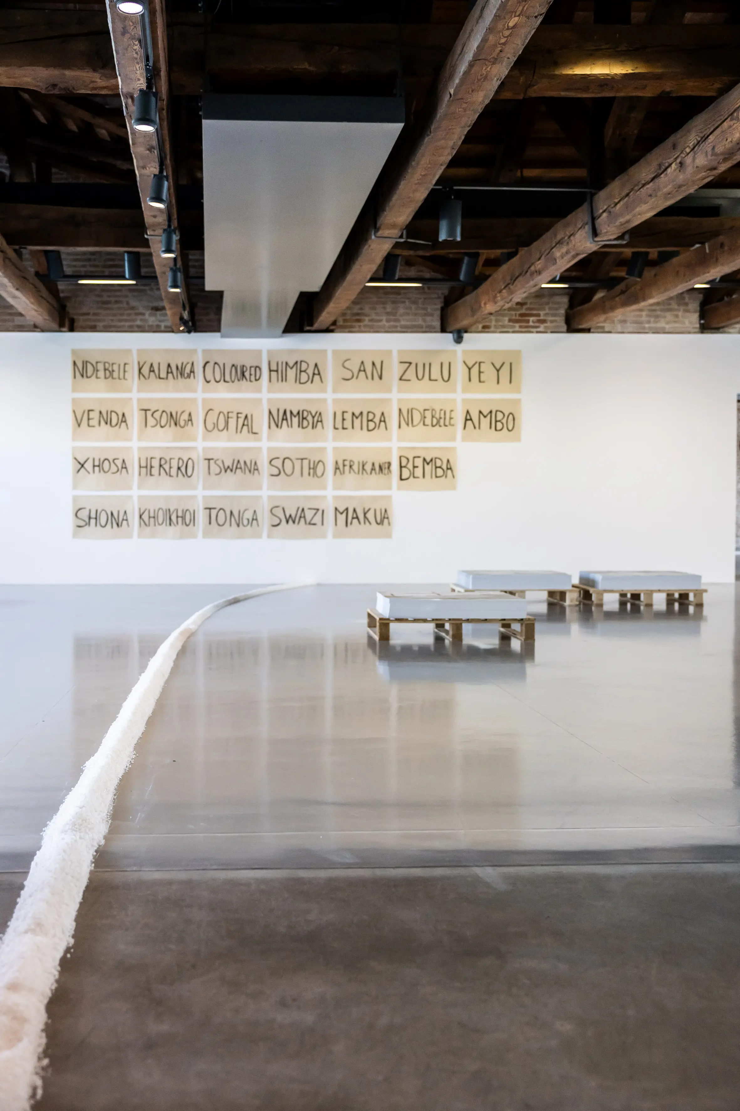 L'allestimento di Algebra di Paulo Nazareth a Punta della Dogana (foto Interpress/Marta Buso)