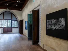 L'allestimento della mostra di Joseph Kosuth alla Casa dei Tre Oci alla Giudecca (foto Interpress/Marta Buso)