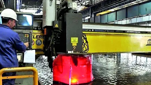 Lavorazioni all'interno dello stabilimento Fincantieri di Marghera