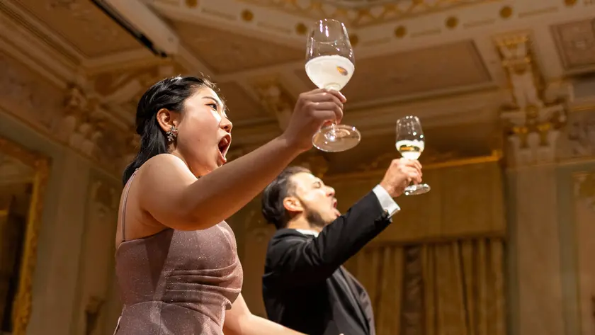 Un momento della performance alle Sale Apollinee