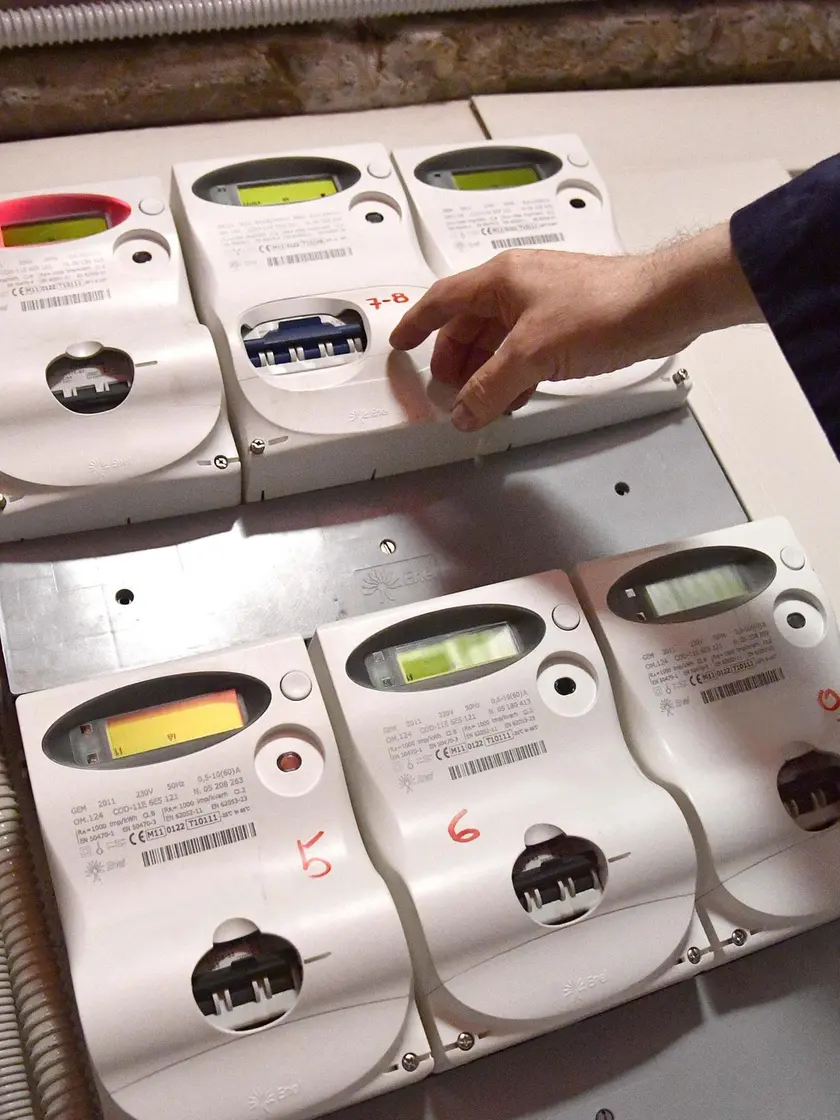 Contatori di energia elettrica in un palazzo, Genova 14 marzo 2018 .ANSA/LUCA ZENNARO