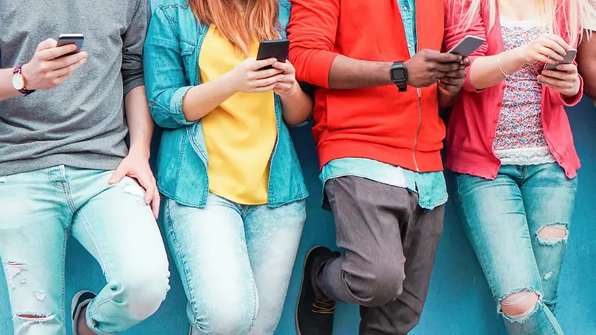 Ragazzi e social, dal Veneto la proposta di vietarli a chi ha meno di 14 anni