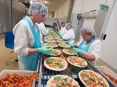 Nello stabilimento di Roncadin a Meduno si producono pizze surgelate