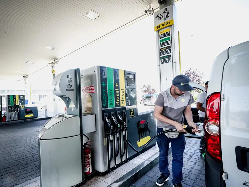 Una stazione di servizio: i prezzi dei carburanti sono alle stelle