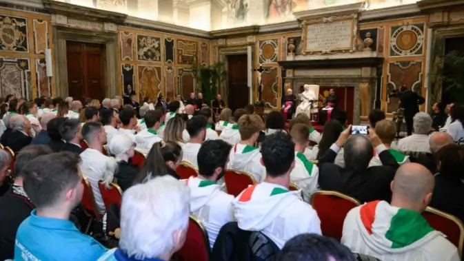 L'incontro tra il Papa e gli atleti olimpici e paralimpici (foto Vatican Media)
