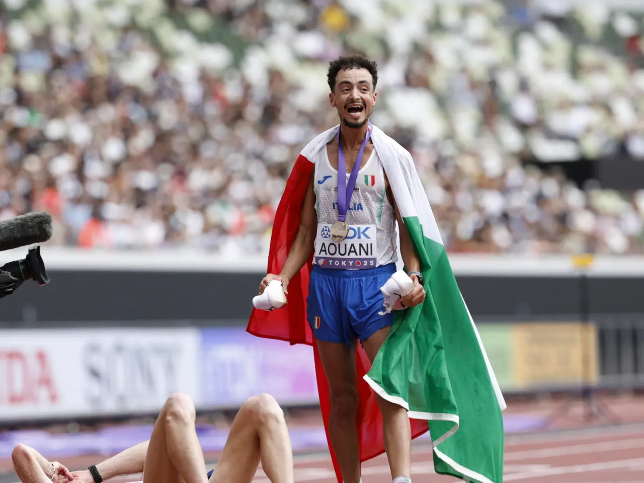 Ilias Aouani, bronzo nella maratona ai mondiali di Tokyo 2025 (foto EPA/FRANCK ROBICHON)