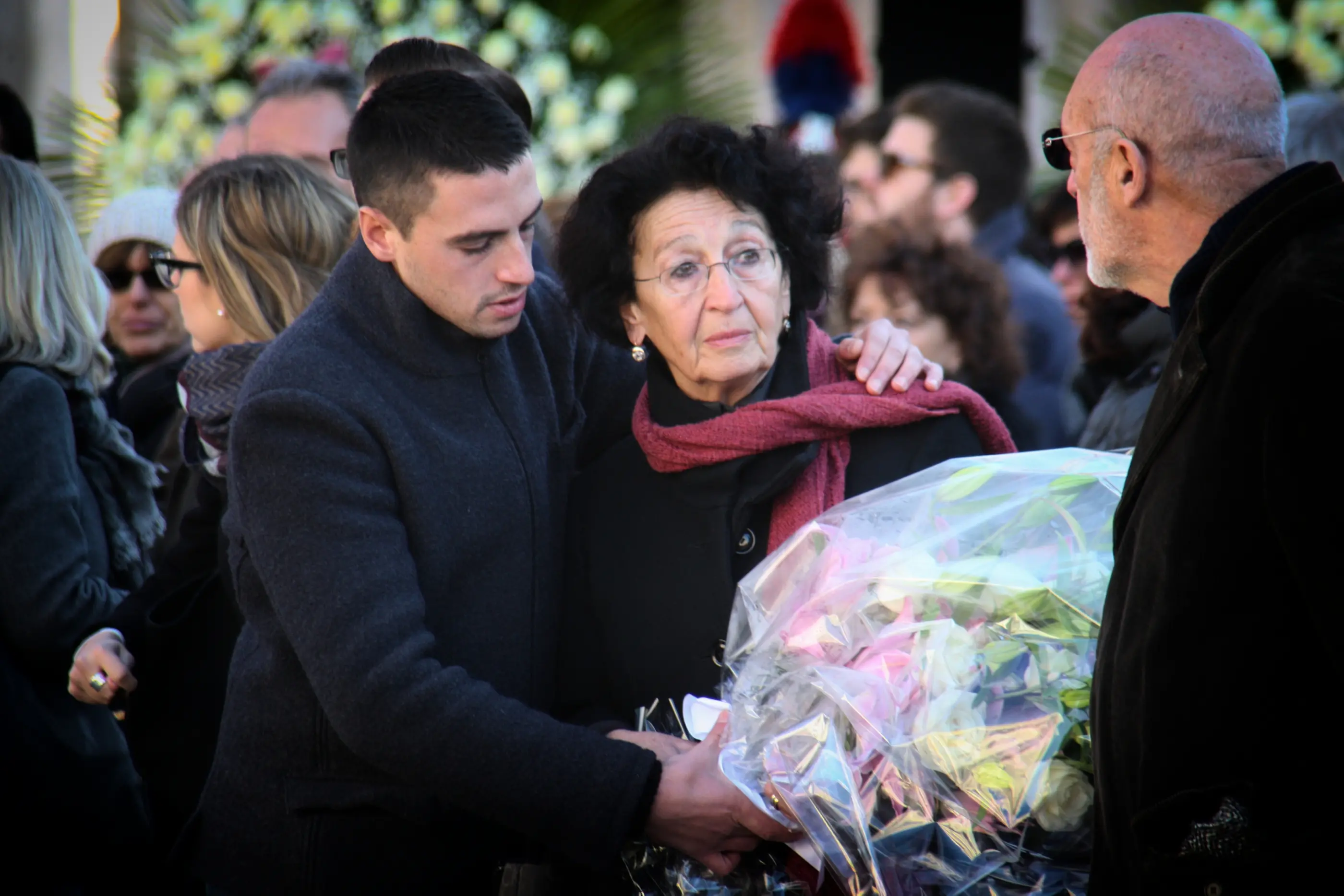 Lucia Milani ai funerali della figlia Valeria Solesin