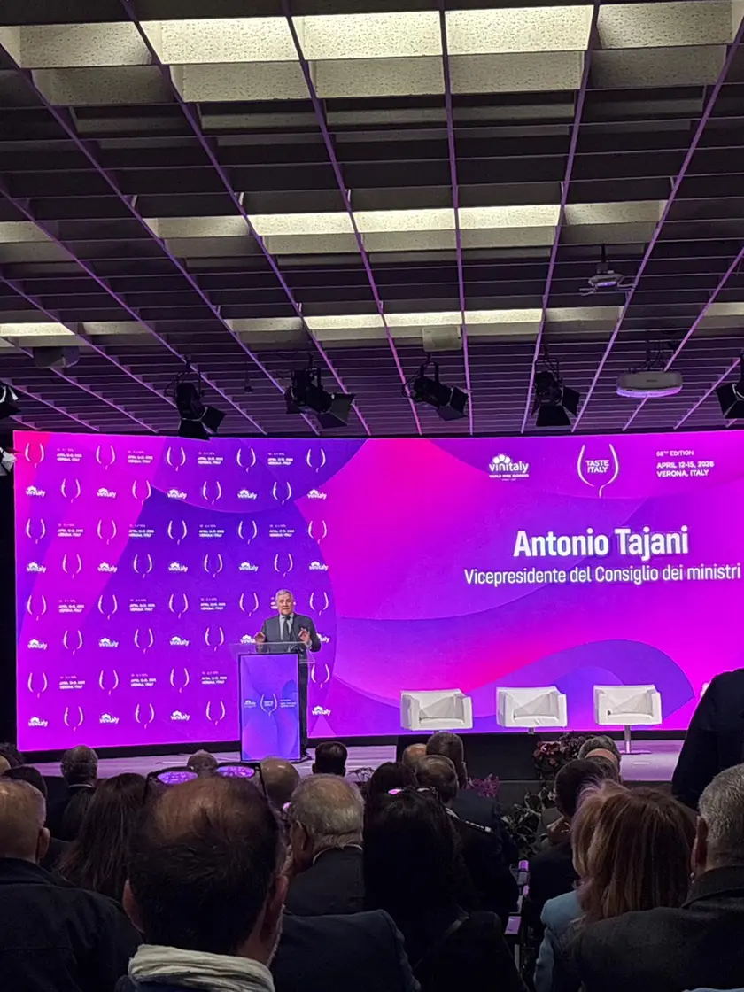 Il ministro Tajani all'apertura del Vinitaly