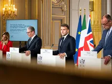 Parigi, vertice internazionale sugli sforzi per la riapertura dello Stretto di Hormuz.