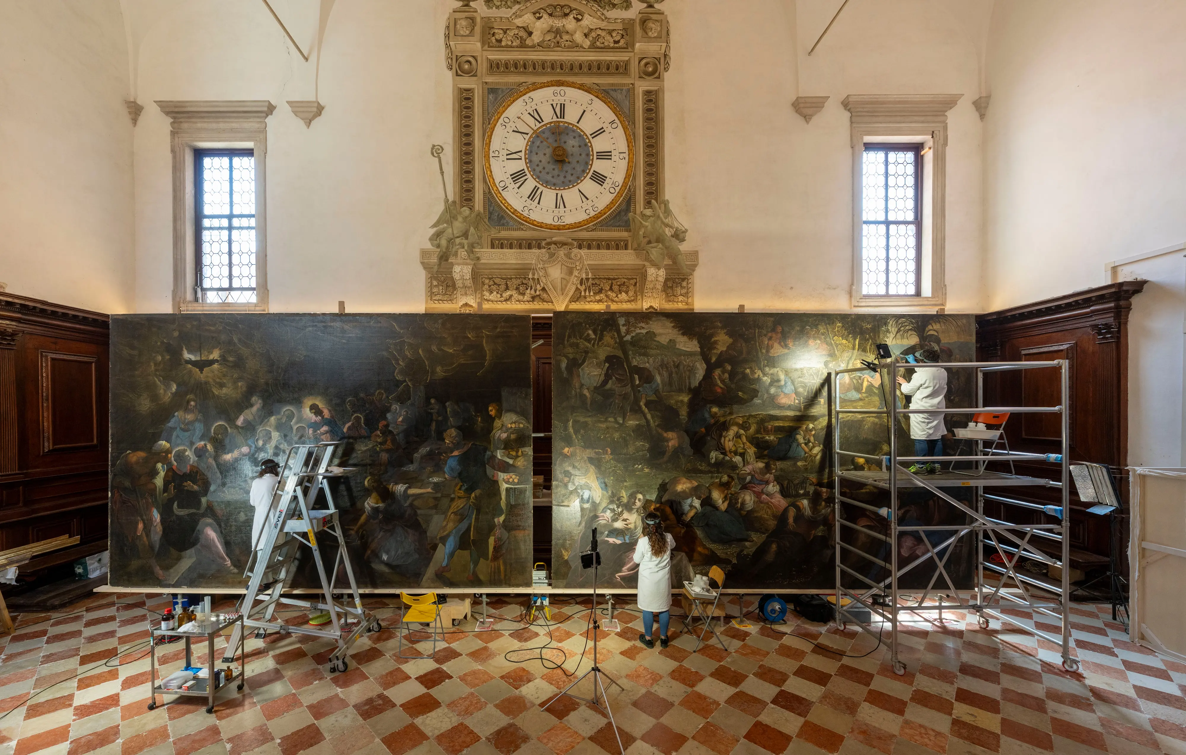 I due teleri del Tintoretto durante il restauro