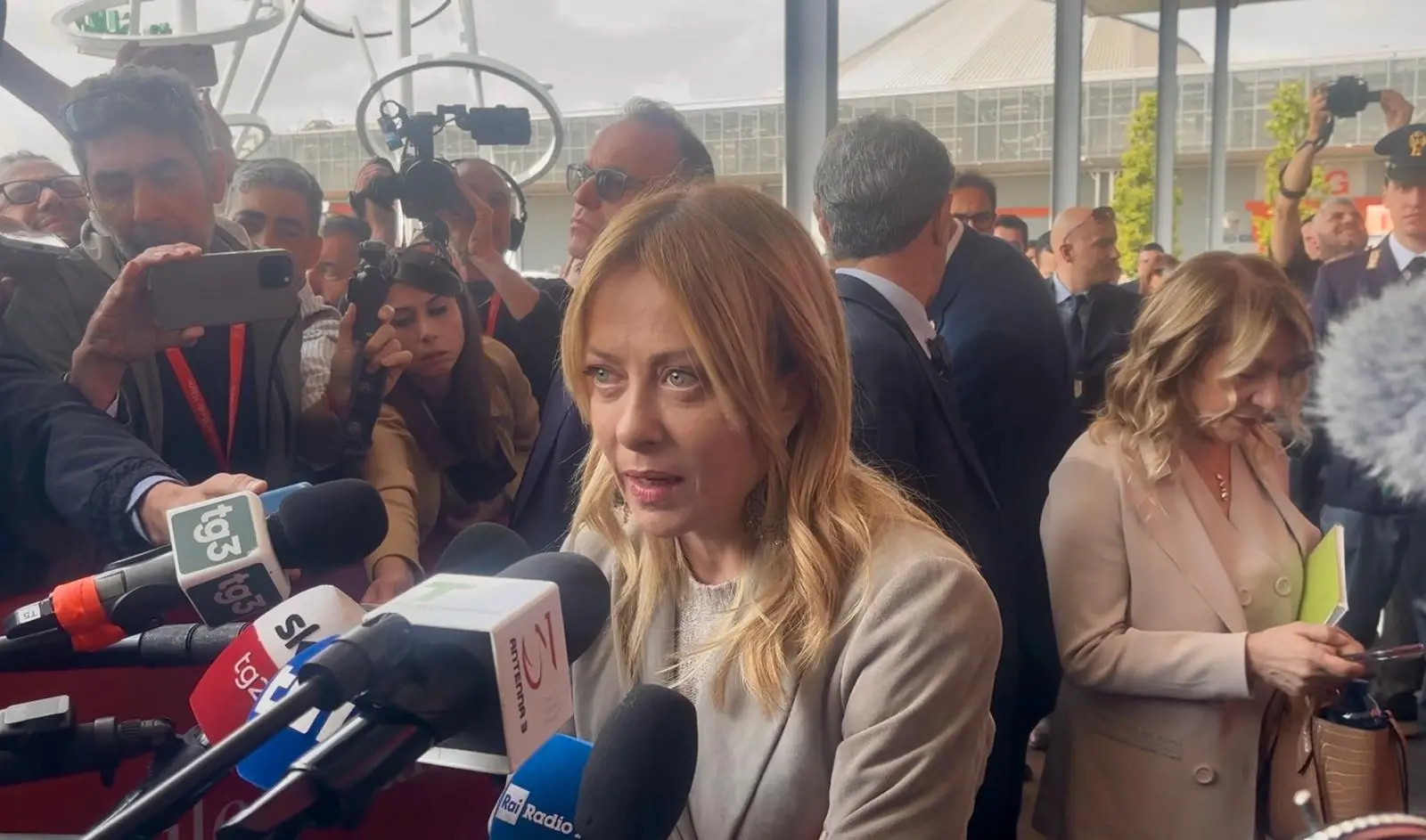 La presidente del consiglio Giorgia Meloni al Salone del Mobile