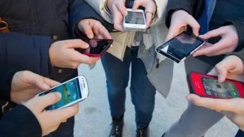 Giovani e social network: esiste un'età giusta per cominciare? Ecco il nostro sondaggio