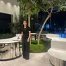 Denise Archiutti, membro del cda di Veneta Cucine, davanti alla nuova cucina outdoor Oltre