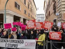 Protesta delle organizzazioni femministe e dei centri antiviolenza davanti al Senato