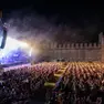 Pubblico al Castello Carrarese durante un concerto delle precedenti edizioni dell'Este Music Festival