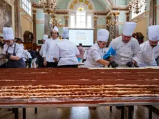 La preparazione, a Londra, del Tiramisù più lungo del mondo
